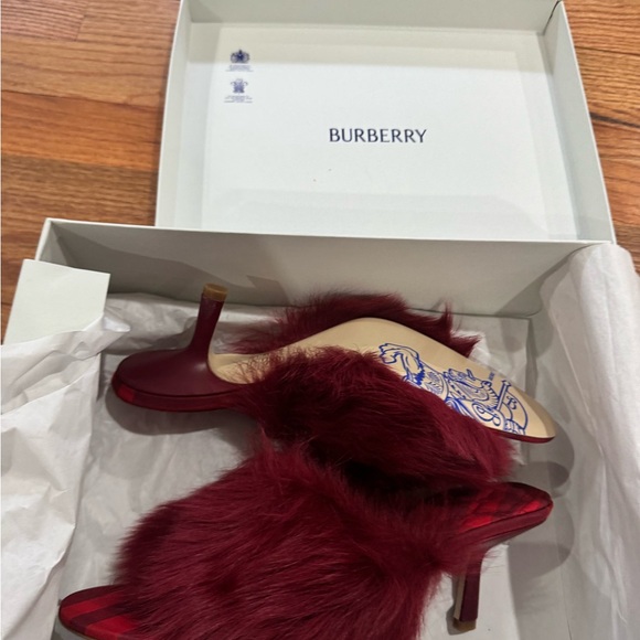 BRAND NEW Burberry Minnie Shearling Mule Sandals - Picture 10 of 13